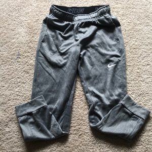Nike boys therma-fit boys joggers like new sz L